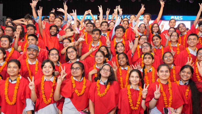 आई.एस.सी. की नेशनल मेरिट के प्रथम 3 स्थानों पर सी.एम.एस. के 13 छात्र