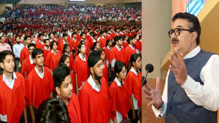 सफलता का शार्टकट नहीं है, बस परिश्रम ही एक मात्र विकल्प है : डा. नवनीत सहगल, आई.ए.एस.