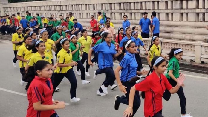 राष्ट्रीय खेल दिवस के उपलक्ष्य में CMS आनन्द नगर द्वारा मिनी मैराथन दौड़ का आयोजन