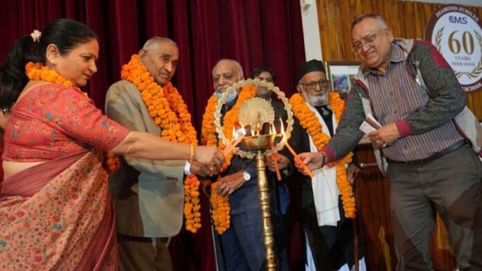 भावी पीढ़ी के चारित्रिक, नैतिक उत्थान के लिए संकल्पबद्ध हों अभिभावक- डा. जगदीश गाँधी