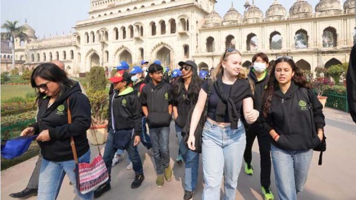 गंगा-जमुनी तहजीब से रूबरू हुए 9 देशों के विदेशी छात्र