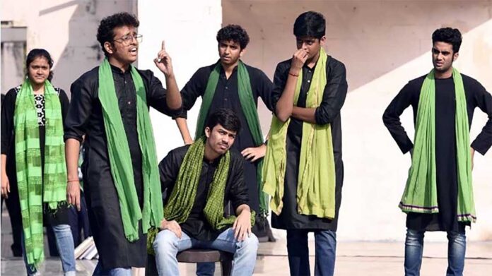 Environmental Awareness March: सी.एम.एस. छात्रों ने निकाला पर्यावरण जागरूकता मार्च