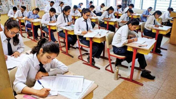 CBSE Three Language Policy: थर्ड लैंग्वेज में फेल हुए तो नहीं मिलेगा 10वीं का सर्टिफिकेट, बोर्ड ने लागू किया नया नियम