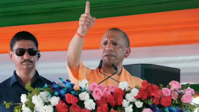 Teacher Cashless Health Scheme: यूपी के 1.28 लाख से अधिक शिक्षकों को बड़ी सौगात, कैशलेस इलाज के साथ मिलेगा करोड़ों रुपये का Insurance Cover