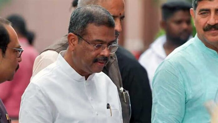 Dharmendra Pradhan Resignation: क्या इस्तीफे के बाद खाली करना होगा सरकारी बंगला? जानिए कौन-कौन सी सुविधाएं होंगी खत्म Dharmendra Pradhan Resignation: क्या इस्तीफे के बाद खाली करना होगा सरकारी बंगला? जानिए कौन-कौन सी सुविधाएं होंगी खत्म