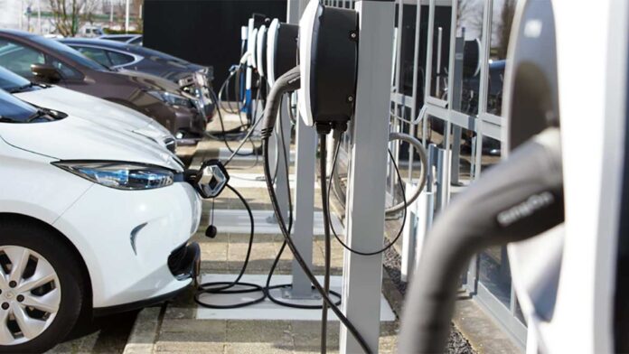 EV Charging Discount: योगी सरकार का बड़ा फैसला, 7वें साल भी नहीं बढ़ेंगी बिजली दरें, EV चार्जिंग पर मिलेगी 20% छूट