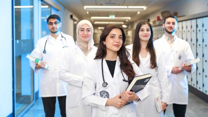 Top Government Medical Colleges: AIIMS नहीं मिला तो भी चिंता नहीं, इन सरकारी मेडिकल कॉलेजों से पूरा कर सकते हैं डॉक्टर बनने का सपना