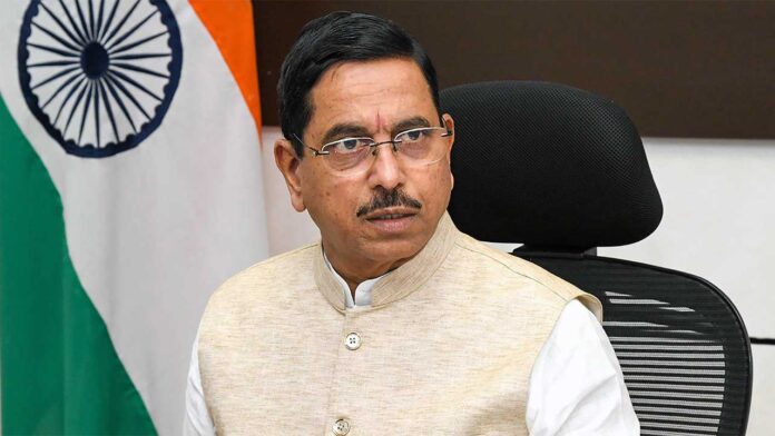 Education Ministry Update: राष्ट्रपति भवन ने जारी की अधिसूचना, अब Pralhad Joshi संभालेंगे शिक्षा मंत्रालय की जिम्मेदारी