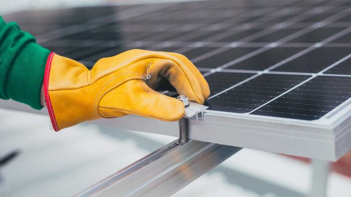 Solar Panel Working: सूरज की रोशनी कैसे बनती है आपके घर की Power? जानिए Solar Panel बिजली बनाने की पूरी Process