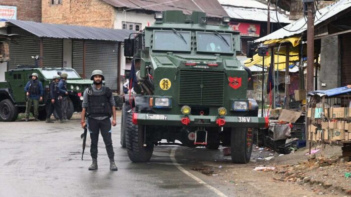 Kulgam Terror Attack: नाम पूछकर दो हिंदू मजदूरों की हत्या, Kashmir में फिर दहशत, सुरक्षाबलों का बड़ा सर्च ऑपरेशन जारी