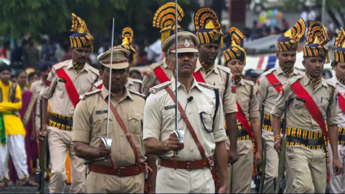 UP Government Jobs: चुनाव से पहले 1 लाख से ज्यादा युवाओं को सरकारी नौकरी, जानें किस विभाग में कितने पद