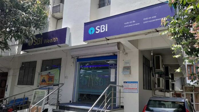 SBI Cash Withdrawal: 1 अक्टूबर से ATM से पैसे निकालने पर लगेगा चार्ज, 4 बार के बाद देना होगा ₹15